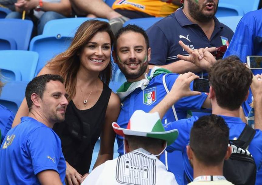 Alena Seredova ex moglie di Gigi Buffon, posa con un tifoso per una foto. Getty Images